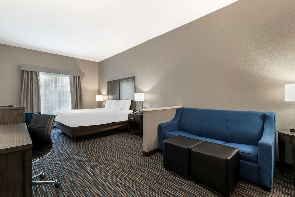 Фото Comfort Inn & Suites Near Medical Center