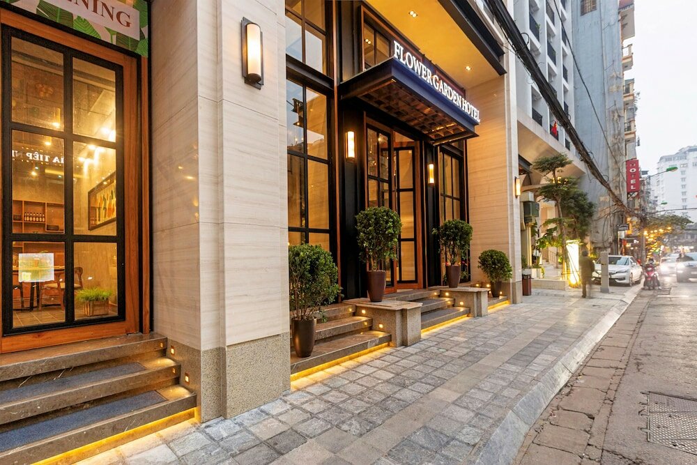 Фото Flower Garden Hotel