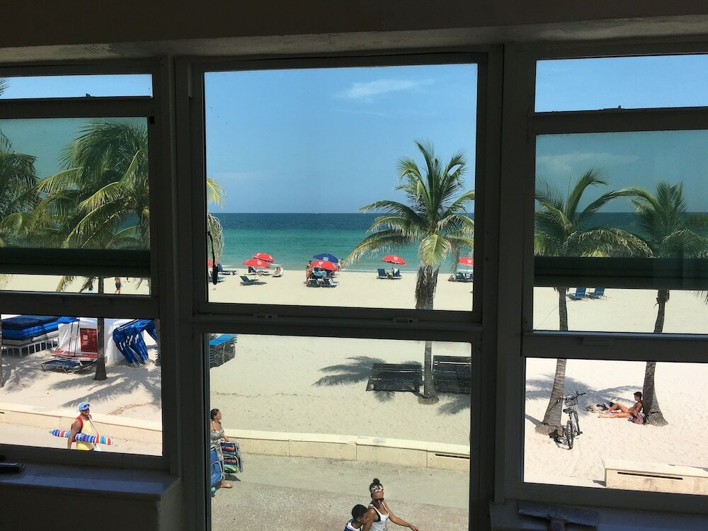 Фото Golden Sand Oceanfront