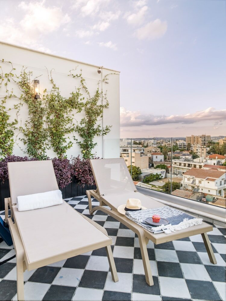 Фото LIV Urban Suites Larnaca