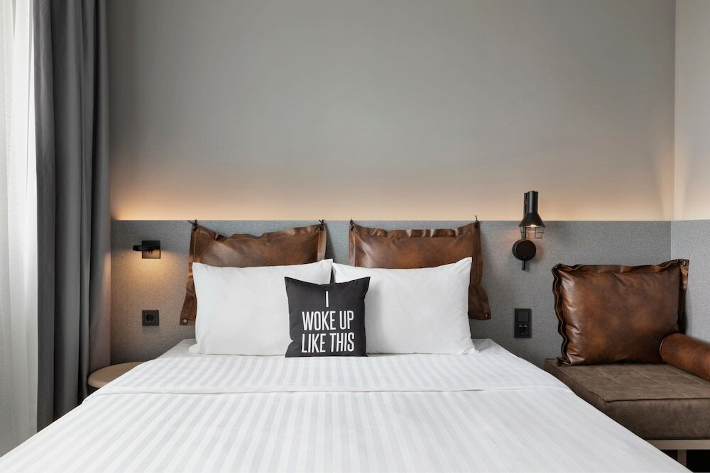 Фото Moxy Duesseldorf City