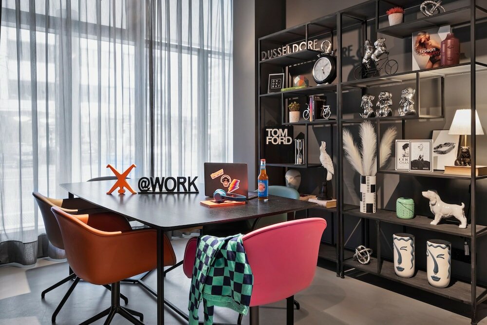 Фото Moxy Duesseldorf City