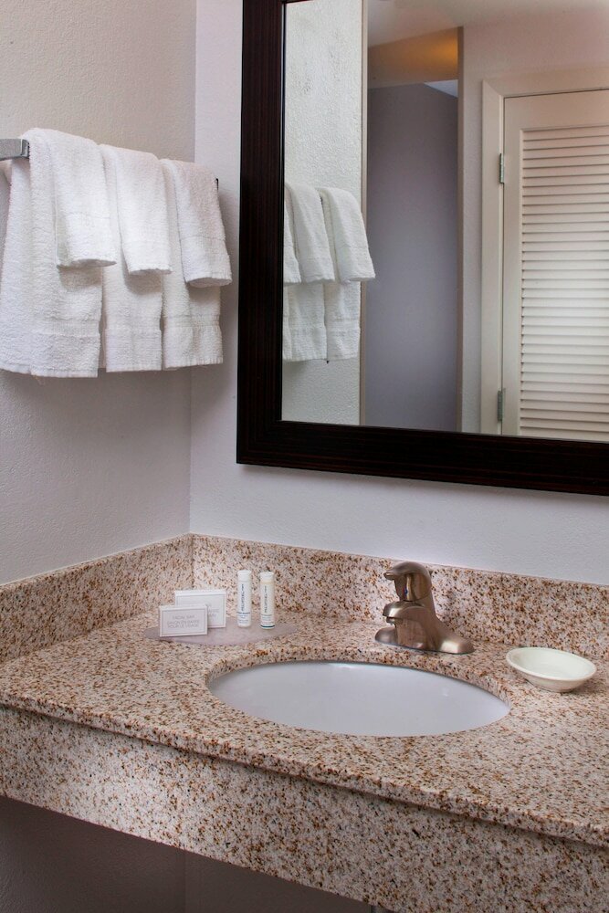 Фото Courtyard by Marriott New Orleans Metairie