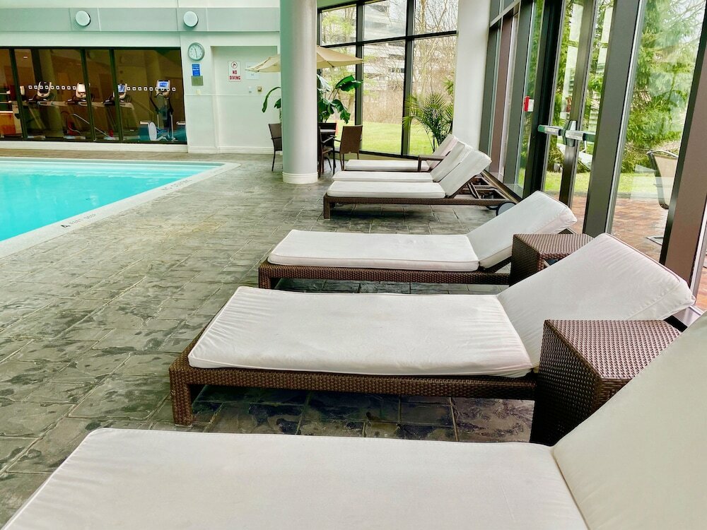 Фото Hilton East Brunswick Hotel & Executive Meeting Center