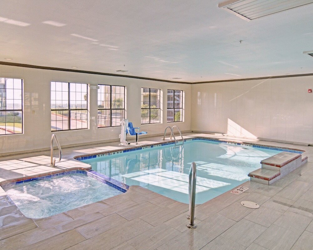 Фото Comfort Inn & Suites Beachfront