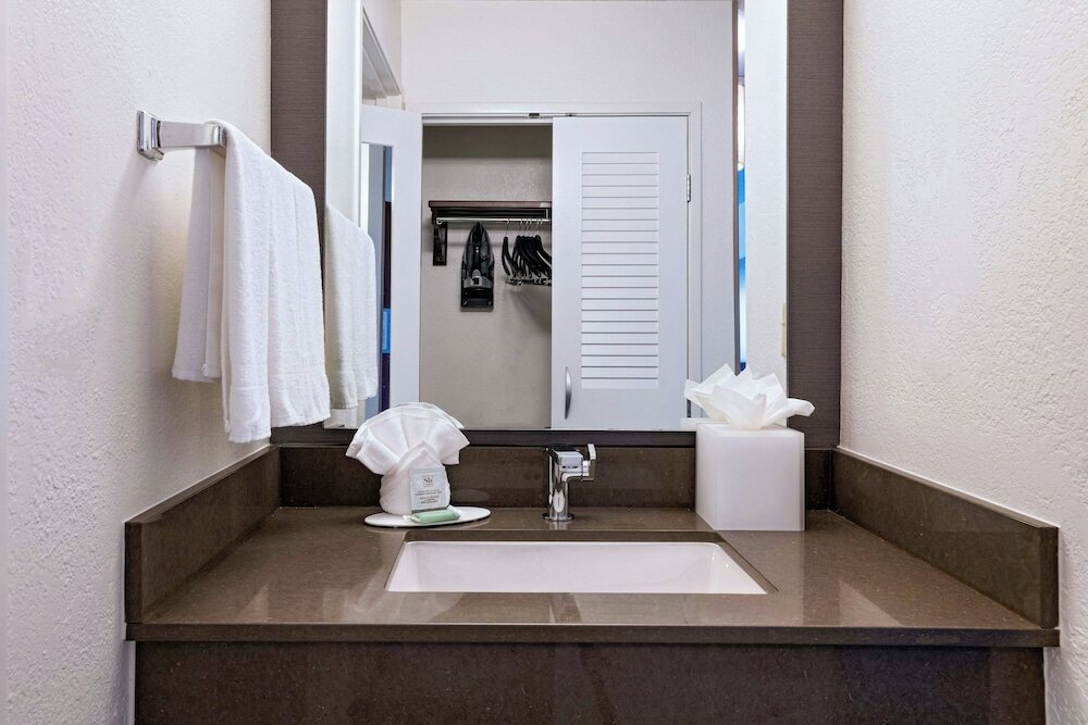 Фото Courtyard by Marriott Austin The Domain Area