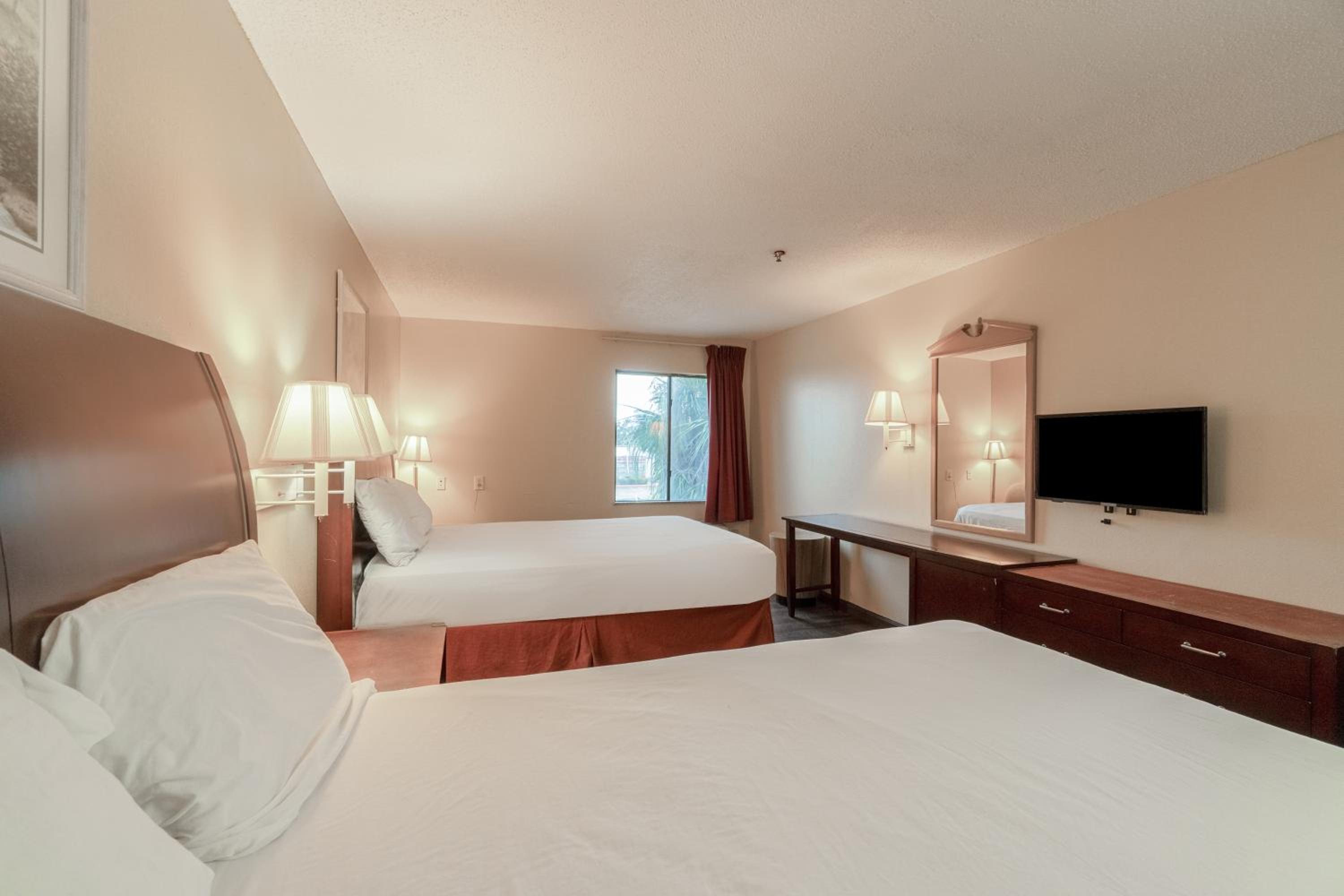 Фото Fairway Inn La Porte