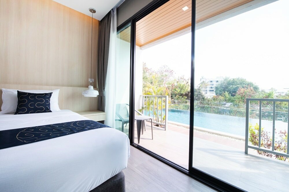 Фото Blooming Hill Boutique Suites