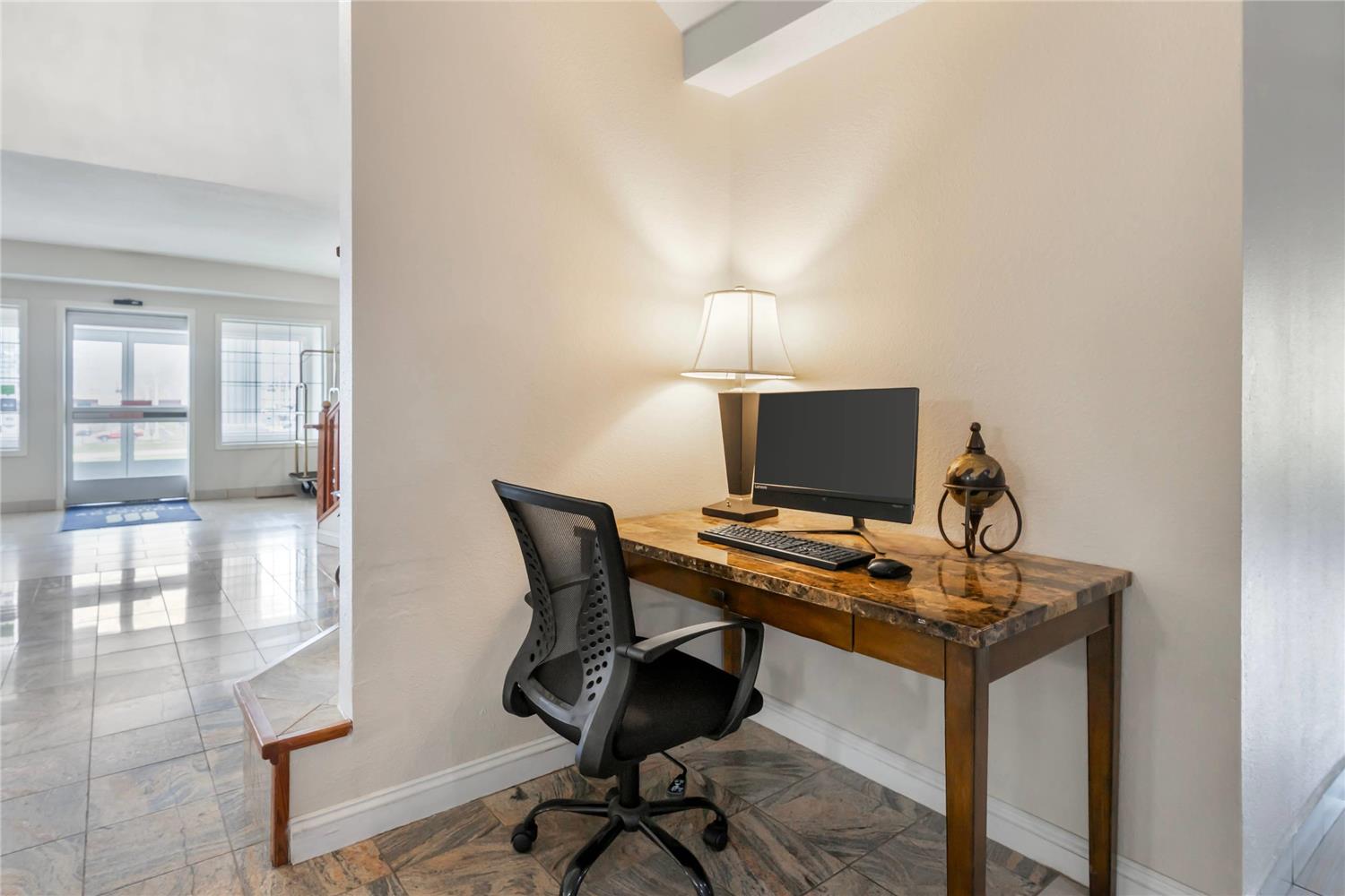 Фото MainStay Suites Madison Airport