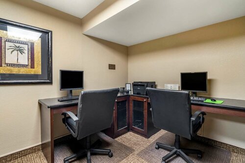 Гостиница Comfort Inn & Suites Clearwater - St Petersburg Carillon Park в Клируотере