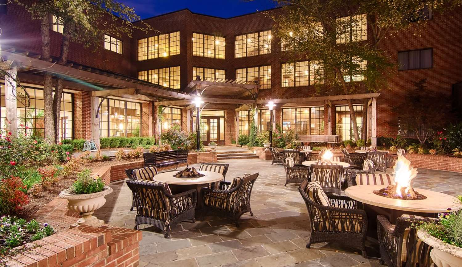 Фото DoubleTree Suites by Hilton Hotel Charlotte - SouthPark