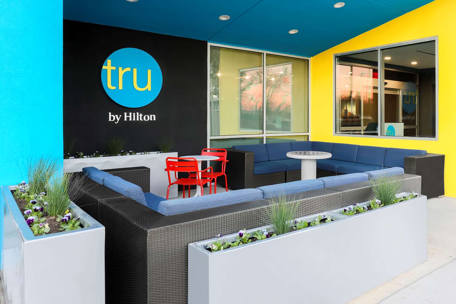 Фото Tru by Hilton Dallas Downtown Market Center
