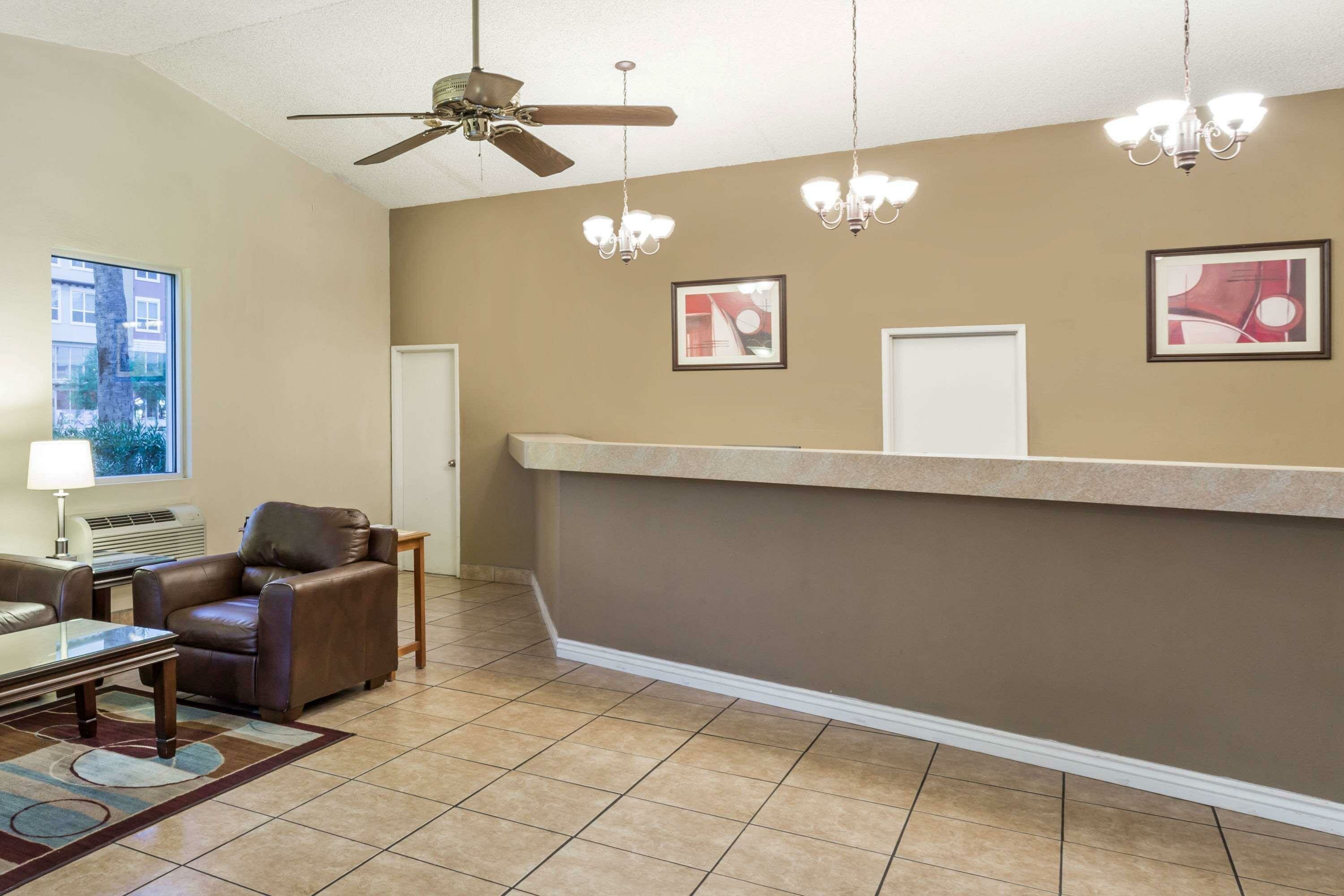 Фото Super 8 by Wyndham Tempe/ASU/Airport