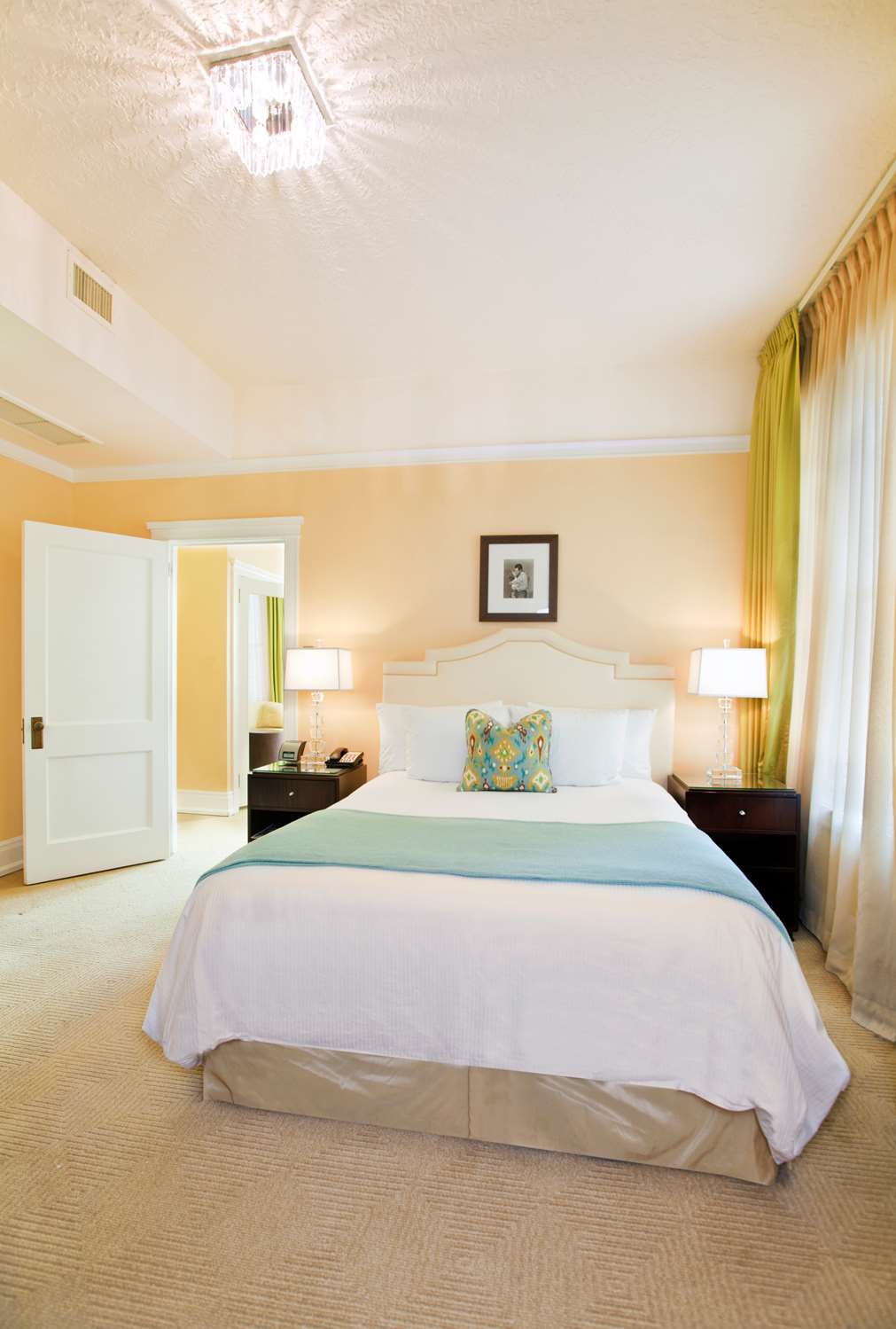 Фото Hotel deLuxe