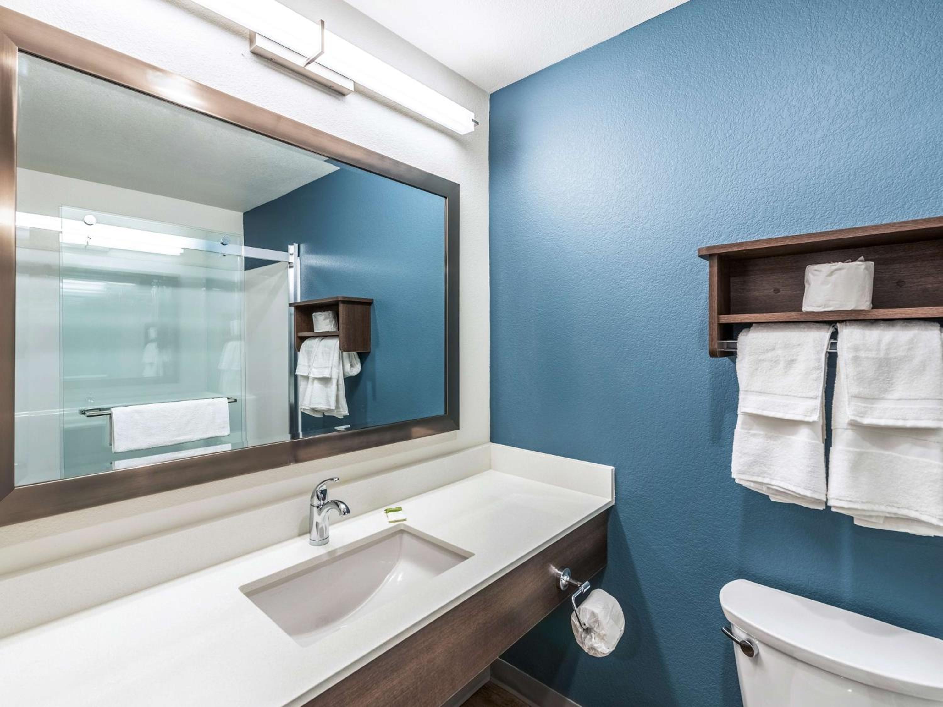 Фото WoodSpring Suites Bentonville