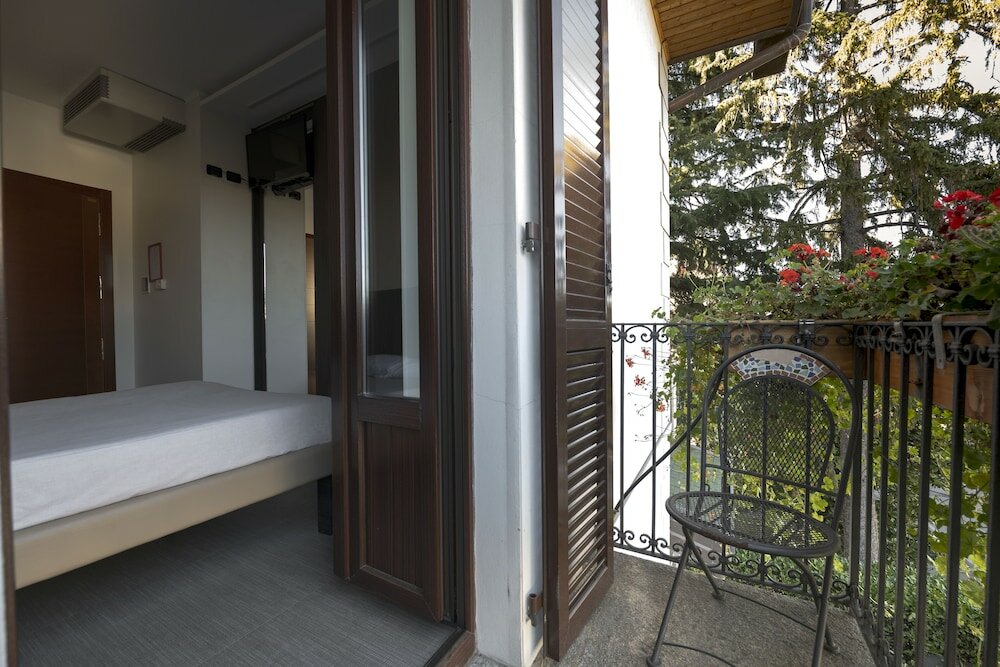 Фото Hotel Ungheria Varese 1946