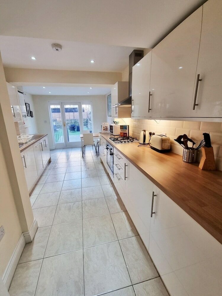 Фото Urban Stay Oxford Gardens Apartments