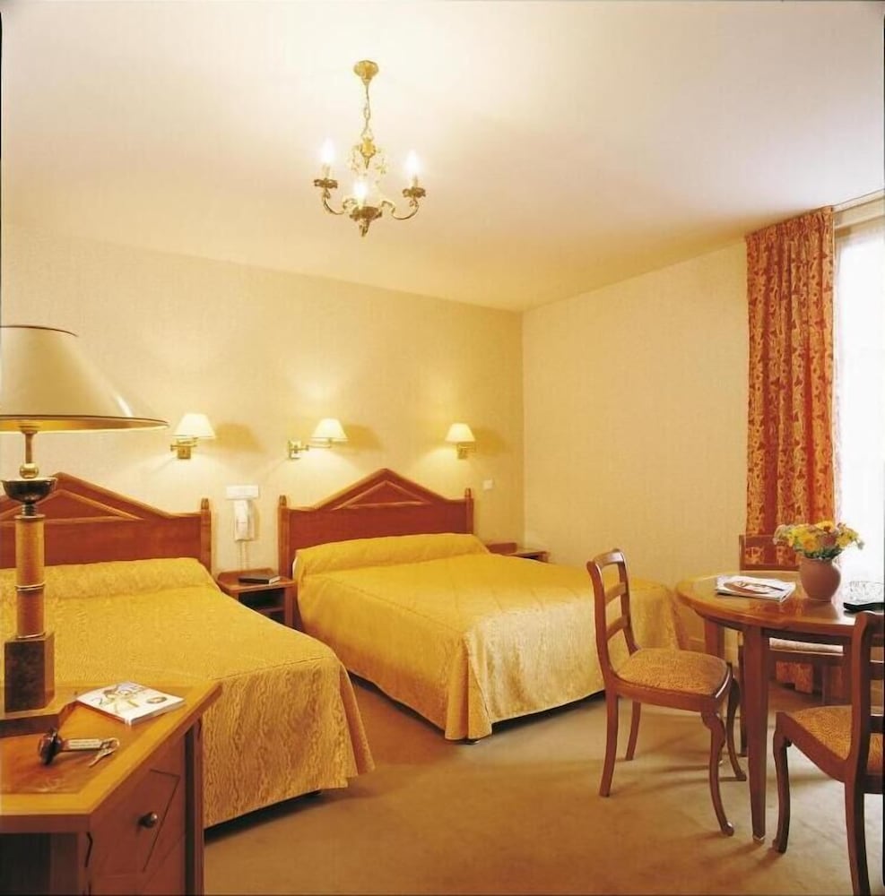 Фото The Originals Boutique, Hostellerie des Trois Pigeons