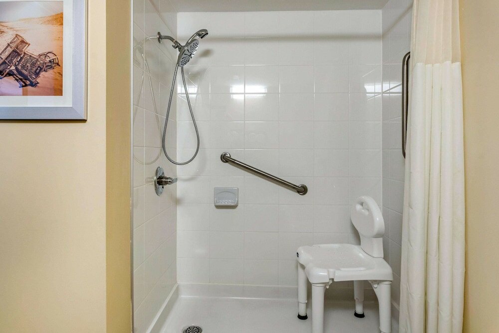 Фото Quality Inn & Suites Bathurst