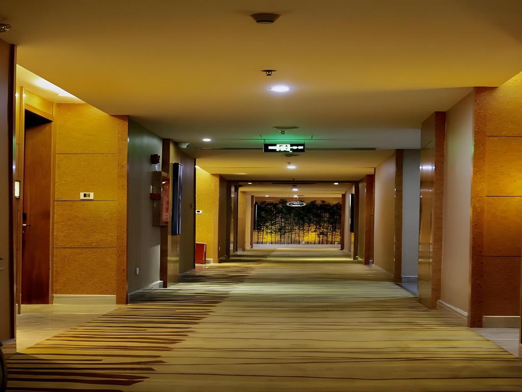 Фото Vienna Hotel Dongguan Tangxia Binfen Plaza