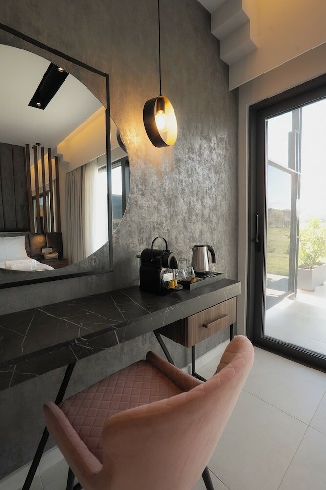 Фото Mirabilis Boutique Hotel