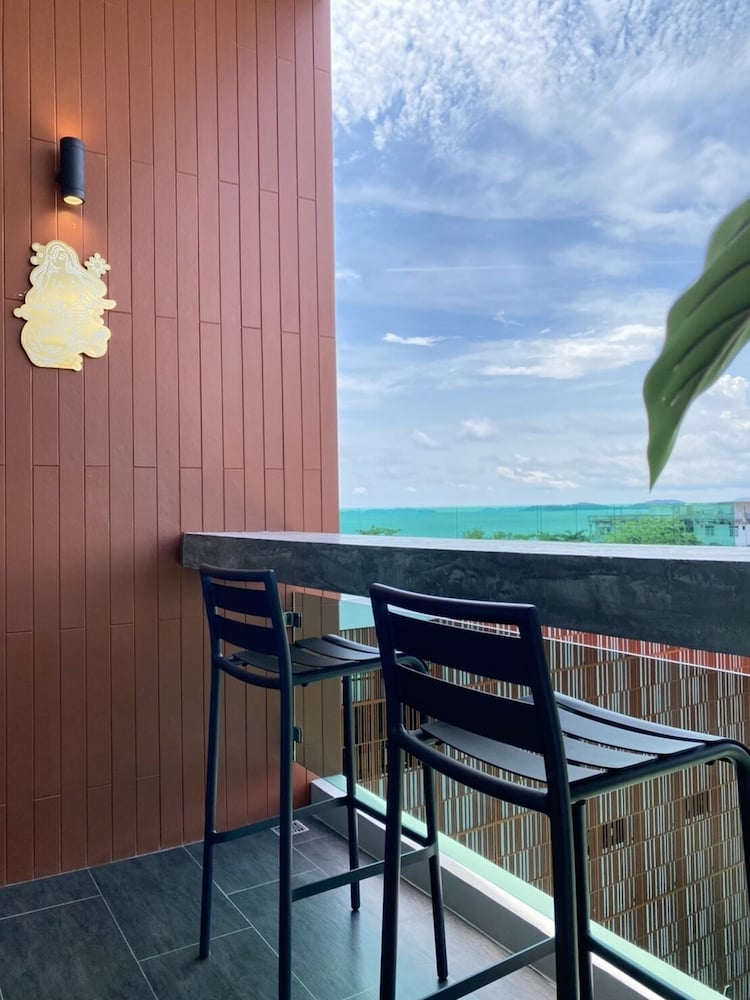 Фото The Poem Hotel