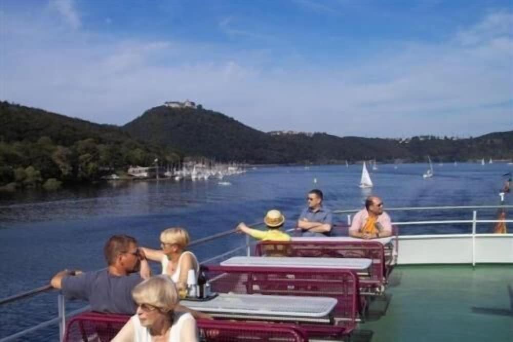 Фото Garni Hotel & Ferienwohnungen Seeschlößchen