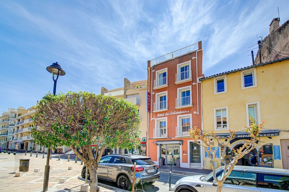 Фото Hotel Des Calanques