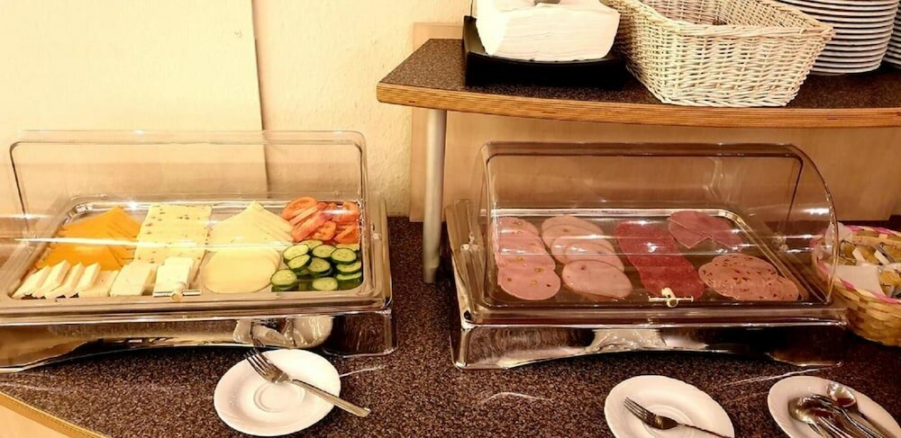 Фото Lilton Hotel Zuffenhausen