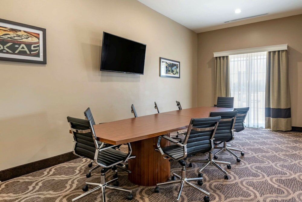 Фото Comfort Suites University