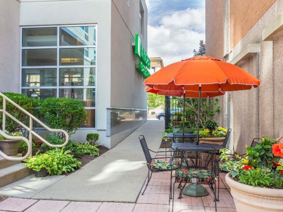 Фото Wyndham Garden Buffalo Downtown