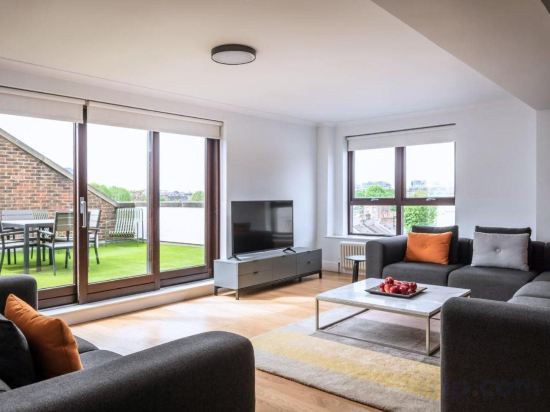 Фото Monarch House Serviced Apartments