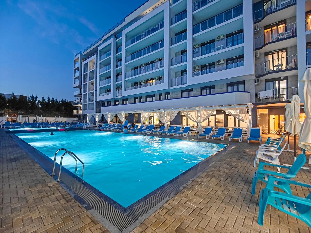 Фото отеля 1