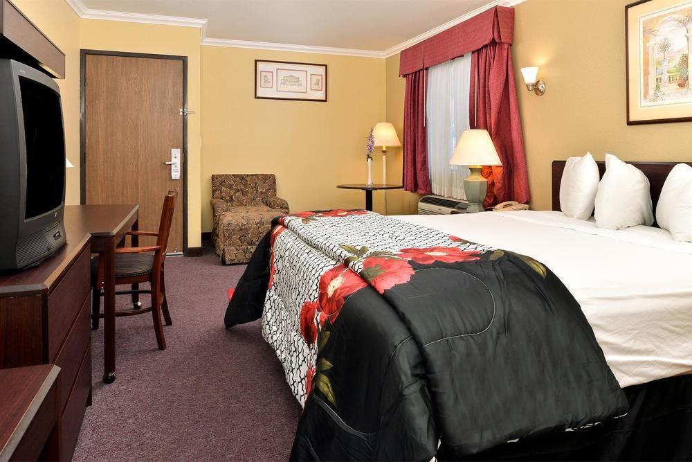 Фото Americas Best Value Inn Pasadena Houston
