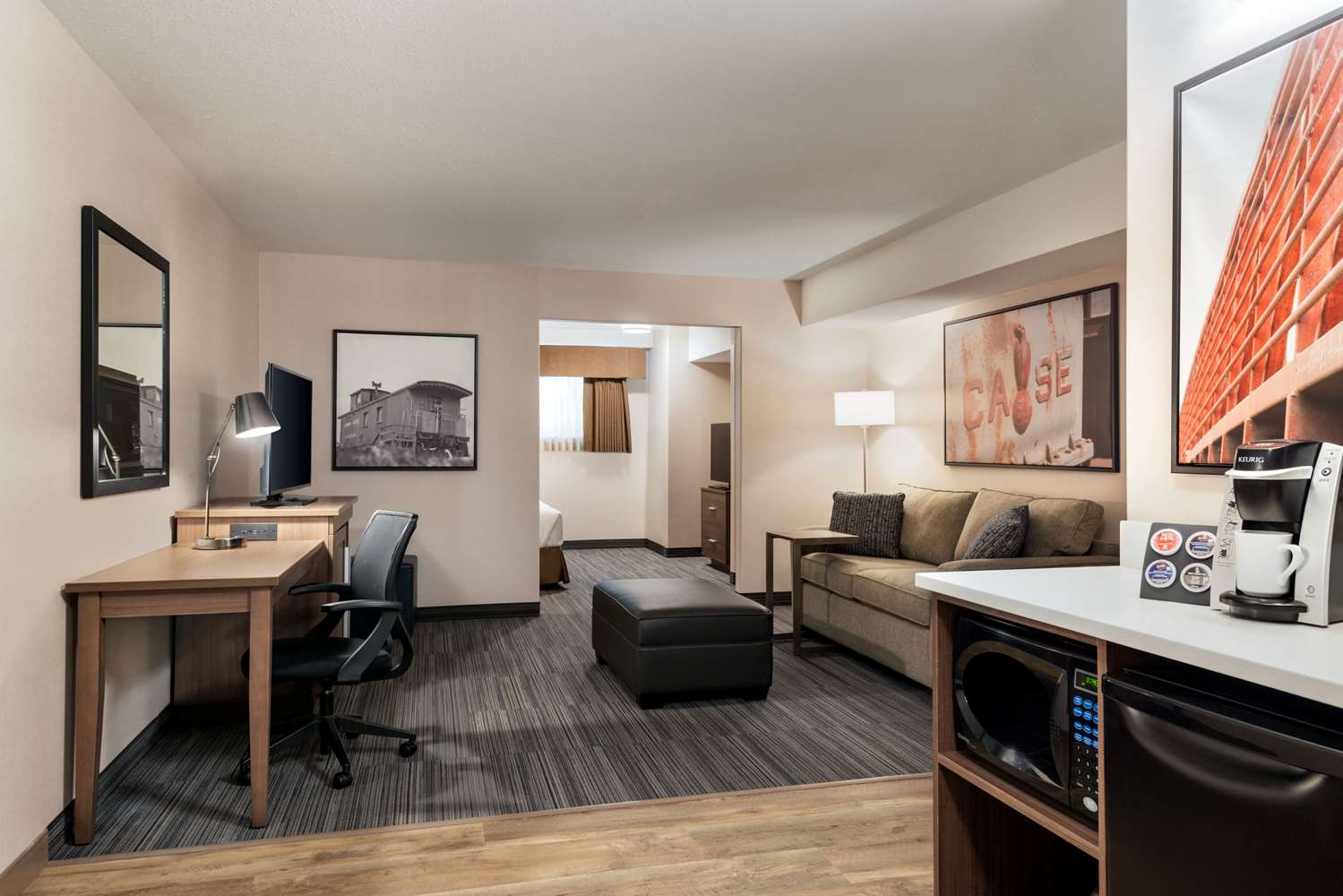 Фото Ramada by Wyndham Airdrie Hotel and Suites