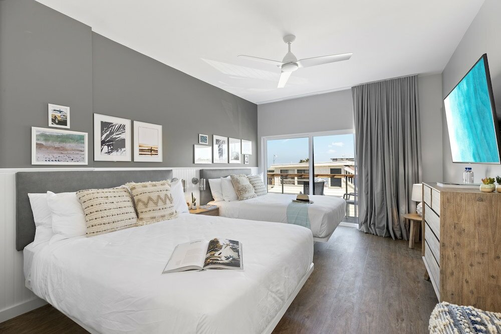 Фото Sea Sprite Oceanfront Hotel
