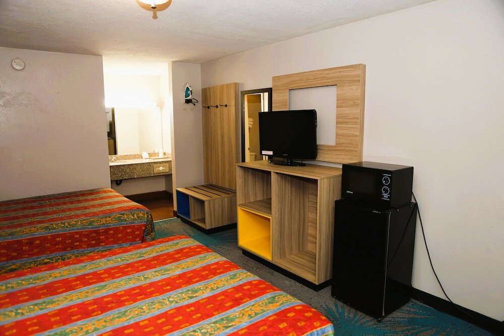 Фото Days Inn by Wyndham East Albuquerque