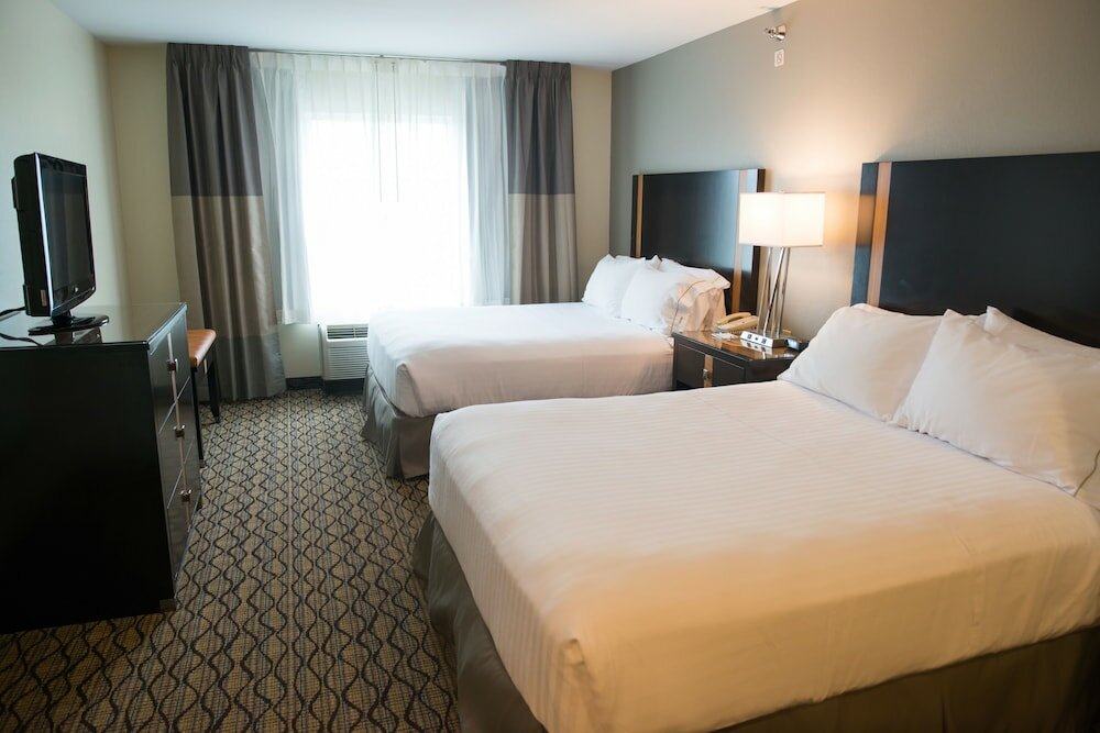 Фото Holiday Inn Express Hotel & Suites Chanhassen, an Ihg Hotel