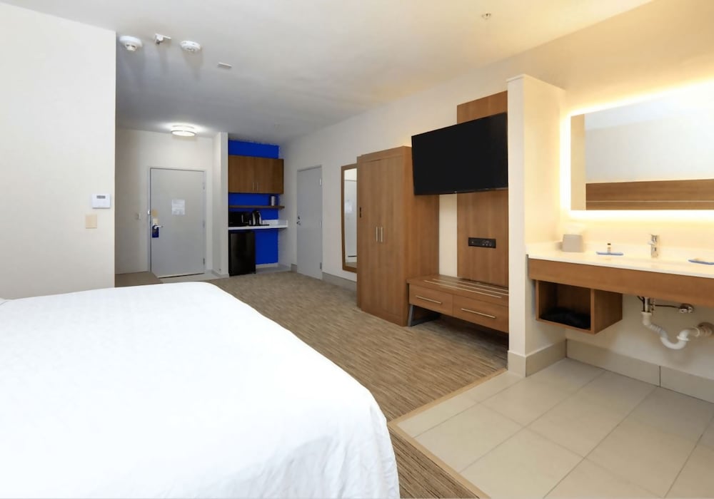 Фото Holiday Inn Express & Suites Austin Round Rock, an Ihg Hotel