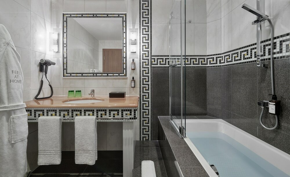 Фото Hotel Schwarzer Adler