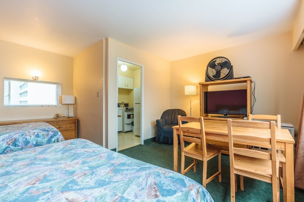 Фото English Bay Hotel