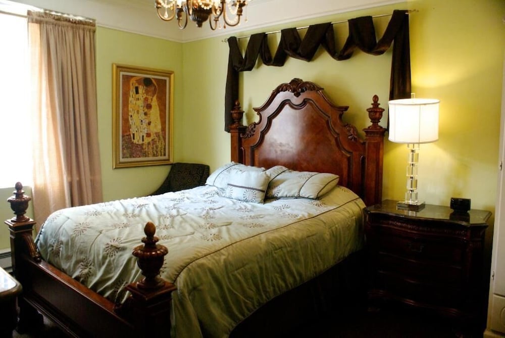 Фото Fitzgerald Hotel
