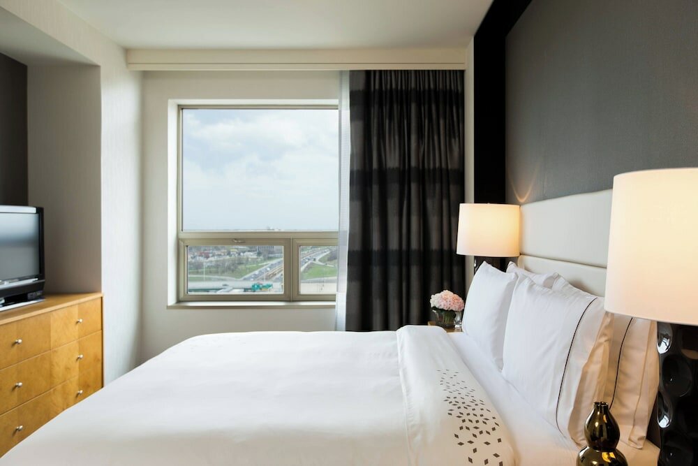 Фото Renaissance Chicago O'Hare Suites Hotel