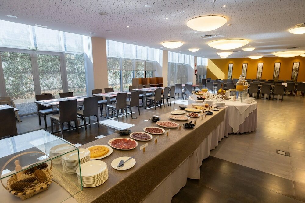 Фото Hotel Ciudad de Ponferrada