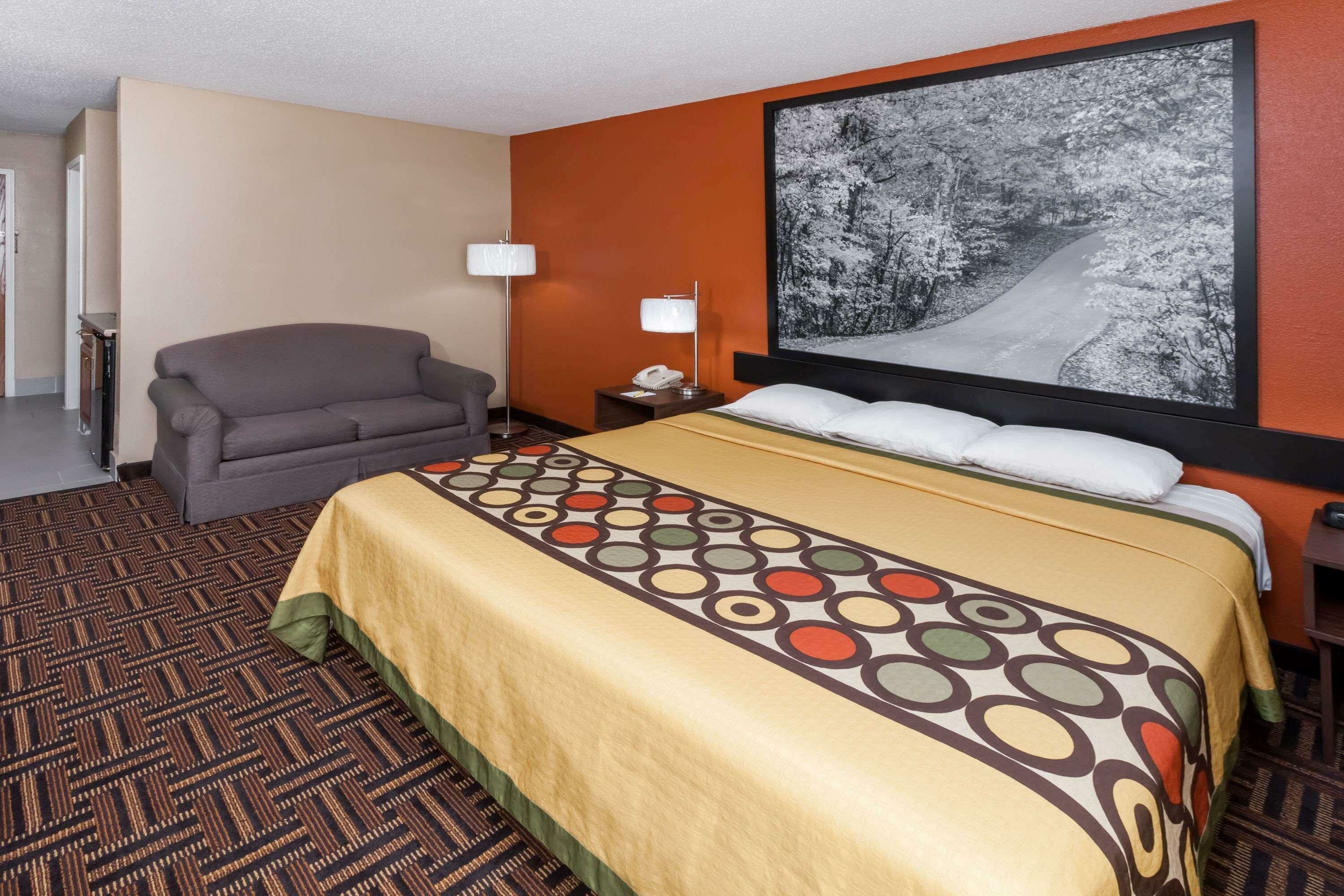 Фото Super 8 by Wyndham Rochester
