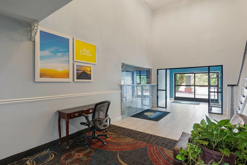 Фото Days Inn by Wyndham Lincoln