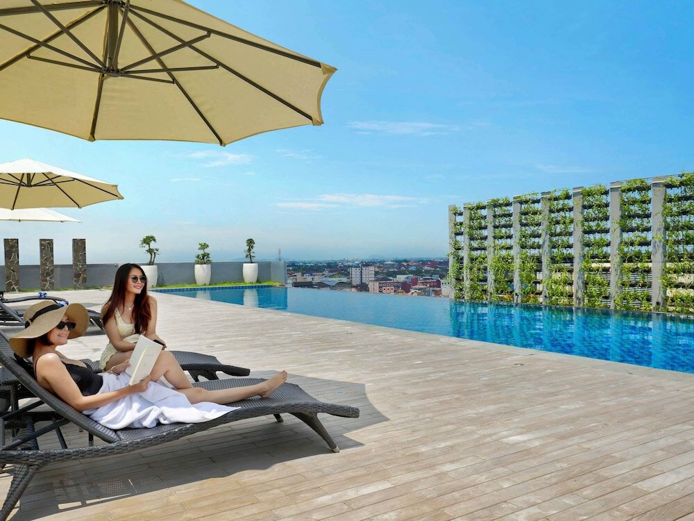 Фото Novotel Suites Yogyakarta Malioboro