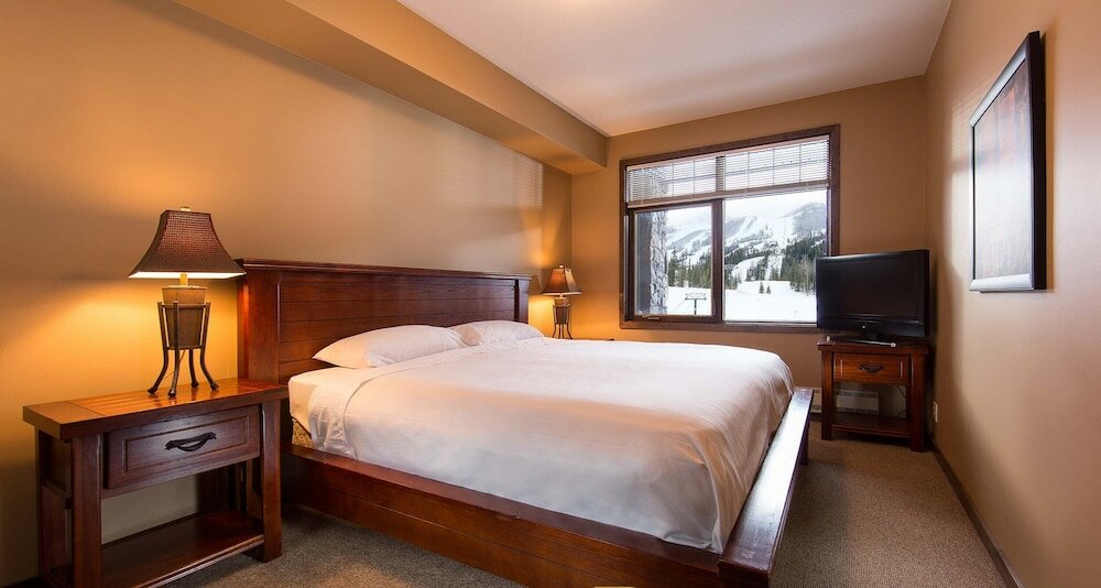 Фото Glacier Mountaineer Lodge