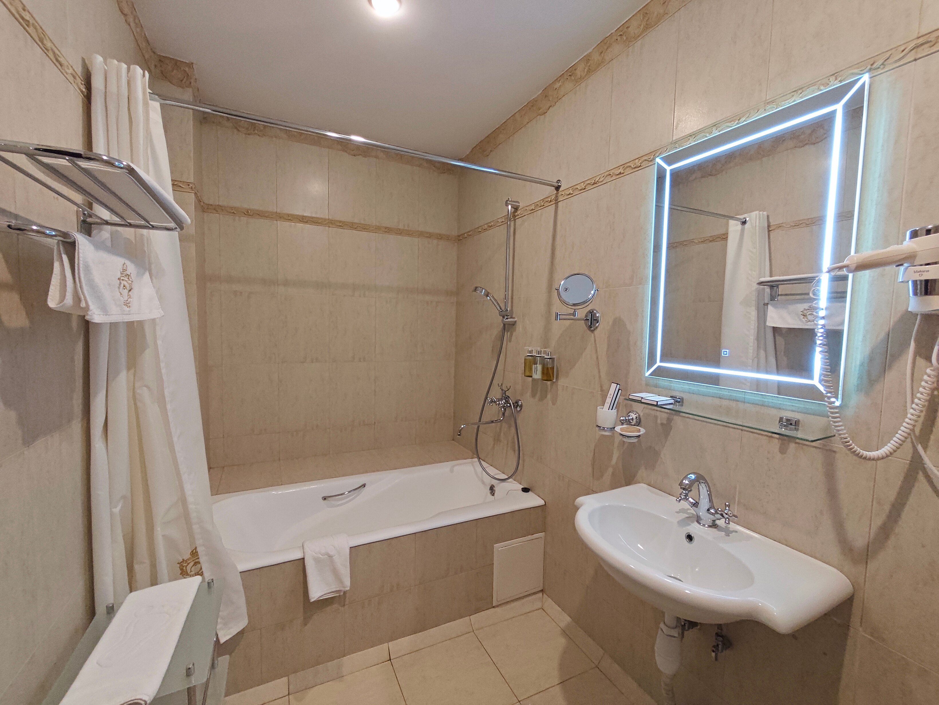 Фото Золотой дельфин