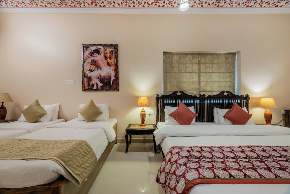 Фото Suryaa Villa - A City Centre Hotel